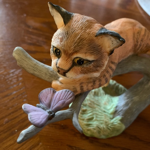 CAPTIVATED 1985 Franklin Mint Fine Porcelain Bobcat W/Butterfly Figurine Vintage - Picture 5 of 9